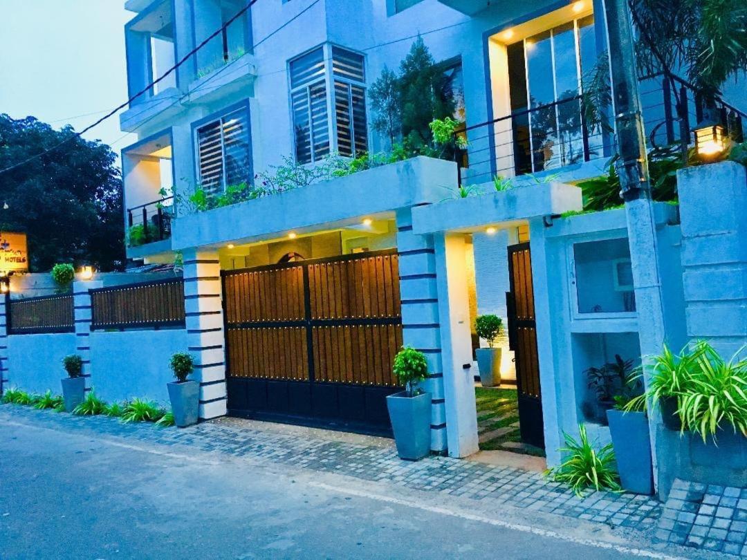 8 Plus Motels Negombo Buitenkant foto