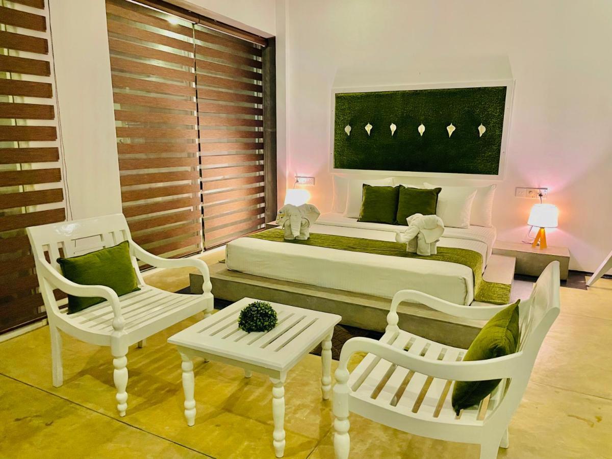 8 Plus Motels Negombo Buitenkant foto
