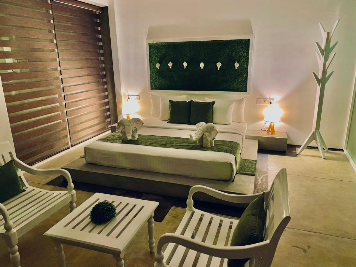 8 Plus Motels Negombo Buitenkant foto
