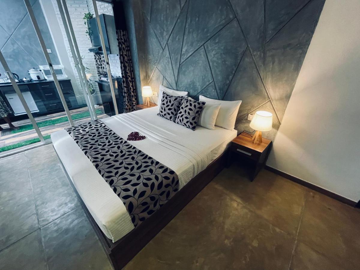 8 Plus Motels Negombo Buitenkant foto