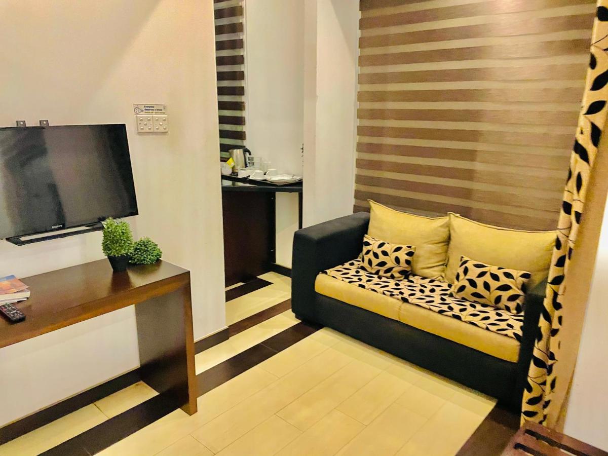 8 Plus Motels Negombo Buitenkant foto