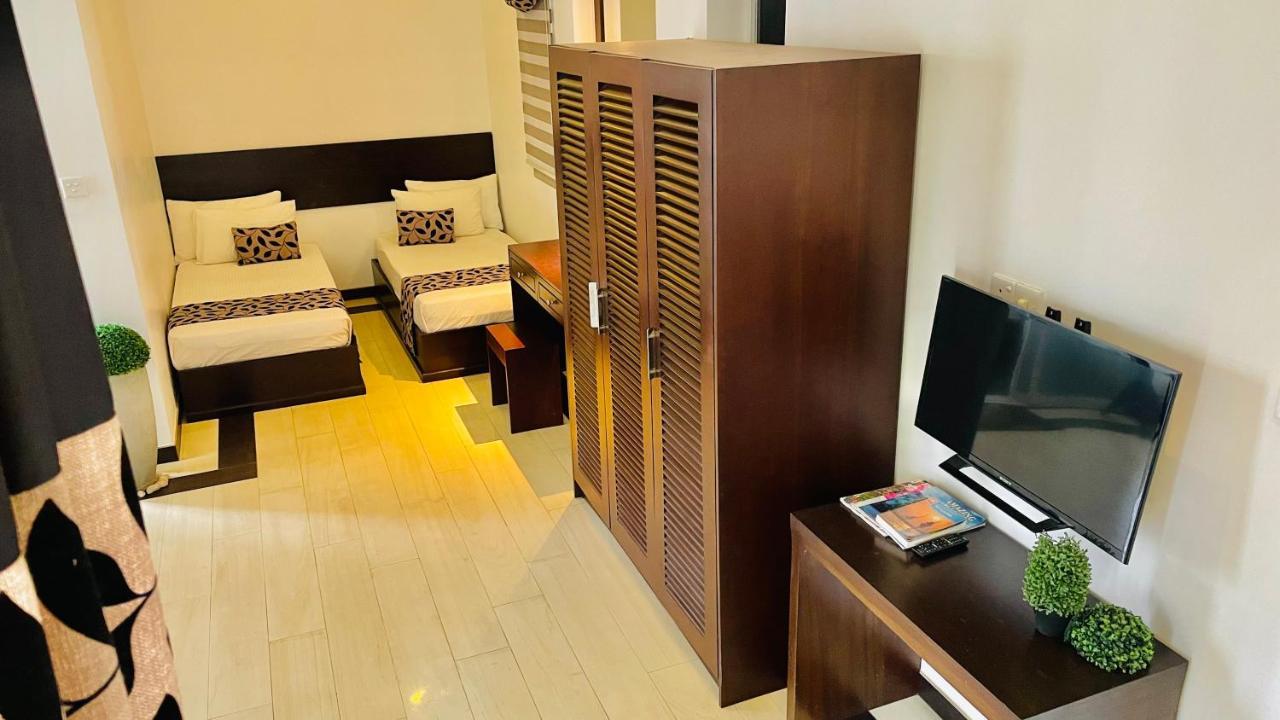 8 Plus Motels Negombo Buitenkant foto