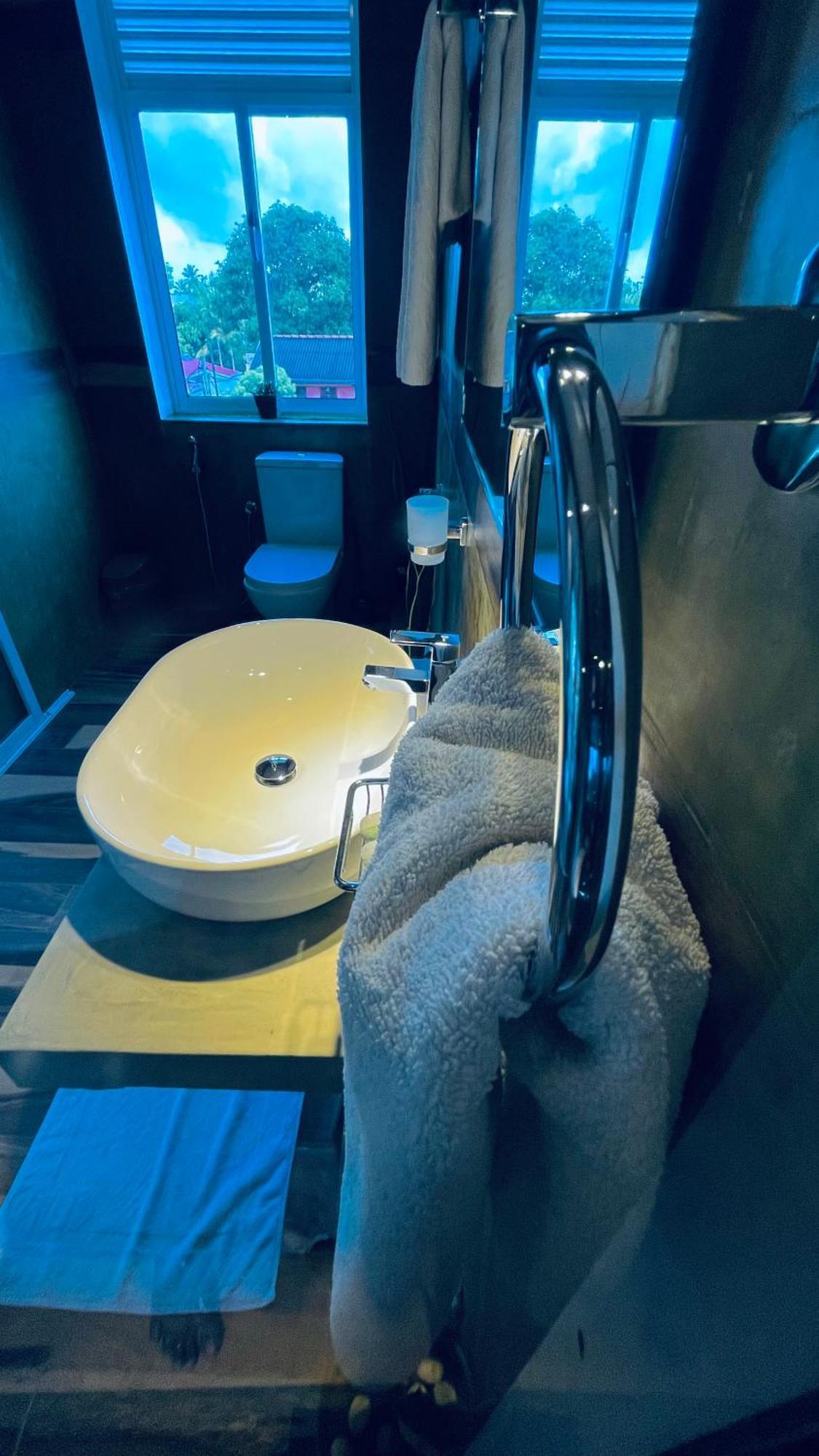 8 Plus Motels Negombo Buitenkant foto