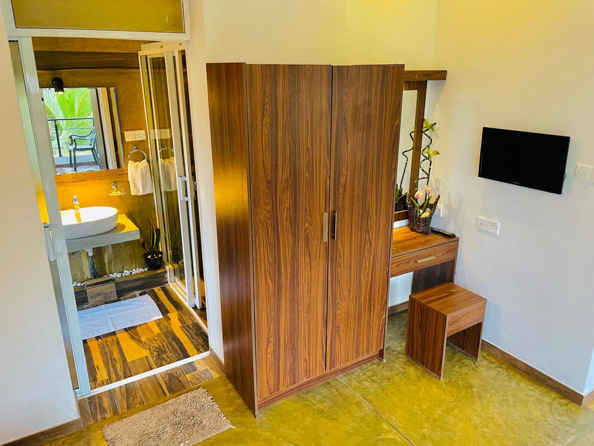8 Plus Motels Negombo Buitenkant foto