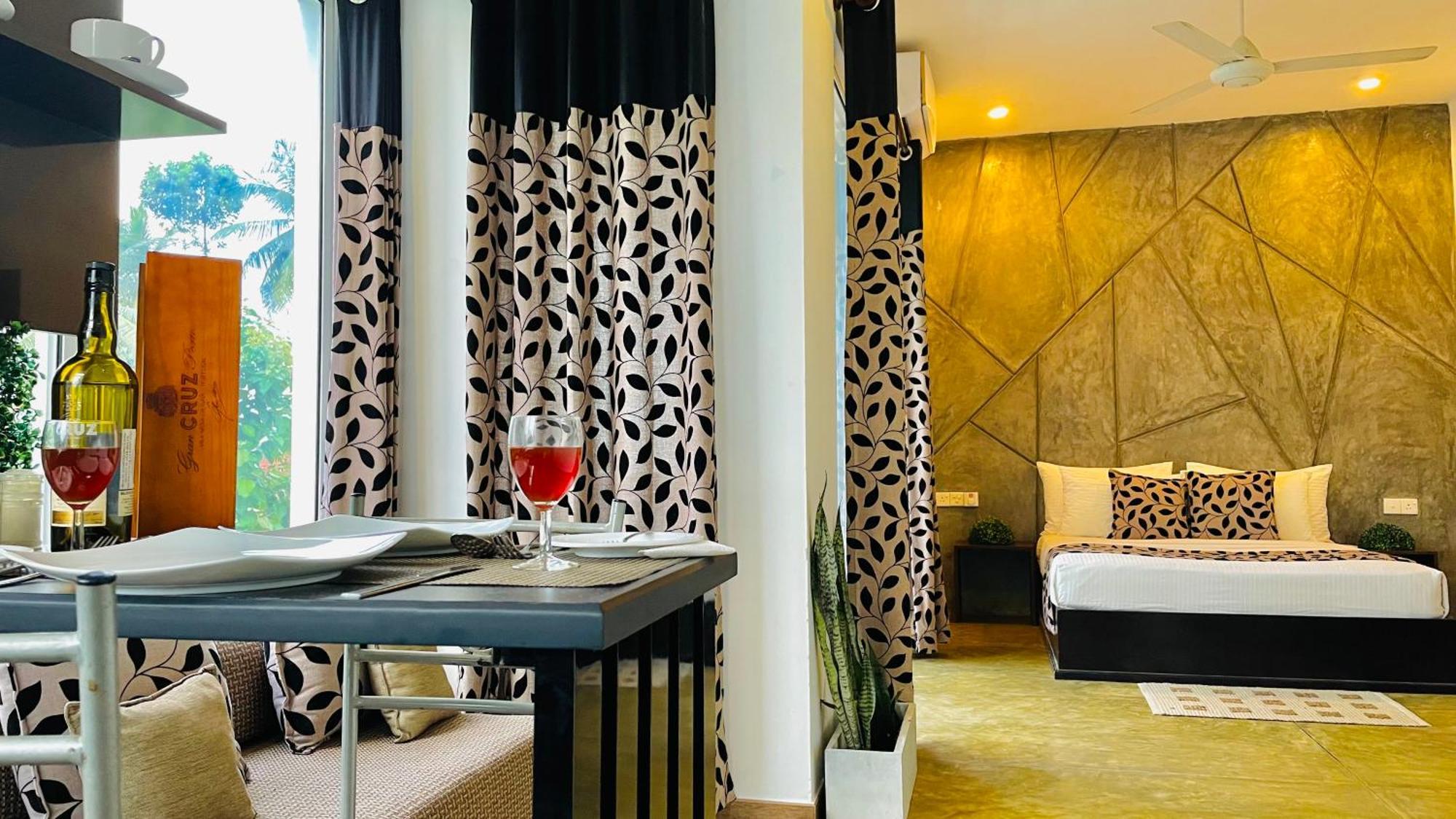8 Plus Motels Negombo Buitenkant foto