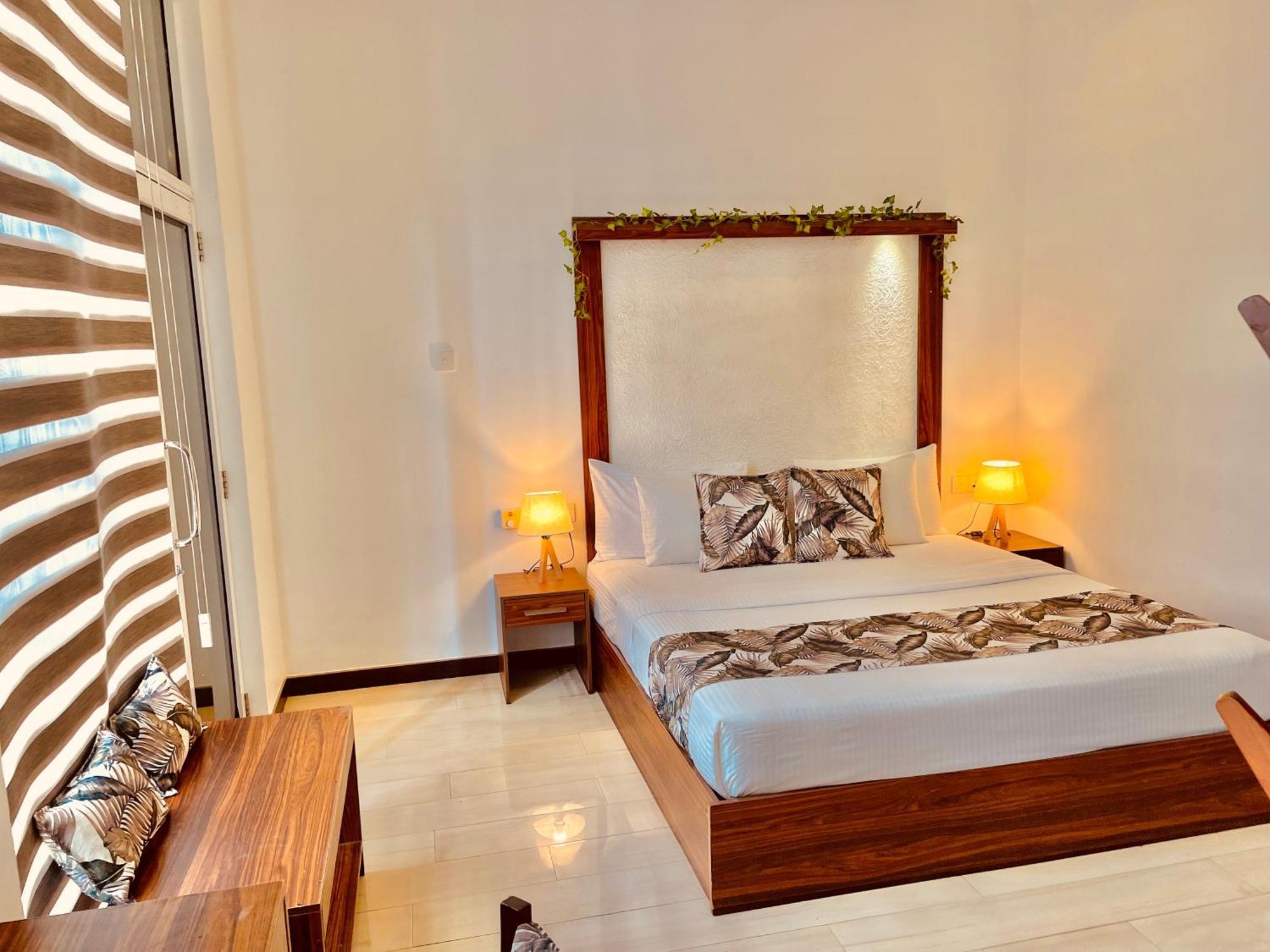 8 Plus Motels Negombo Buitenkant foto