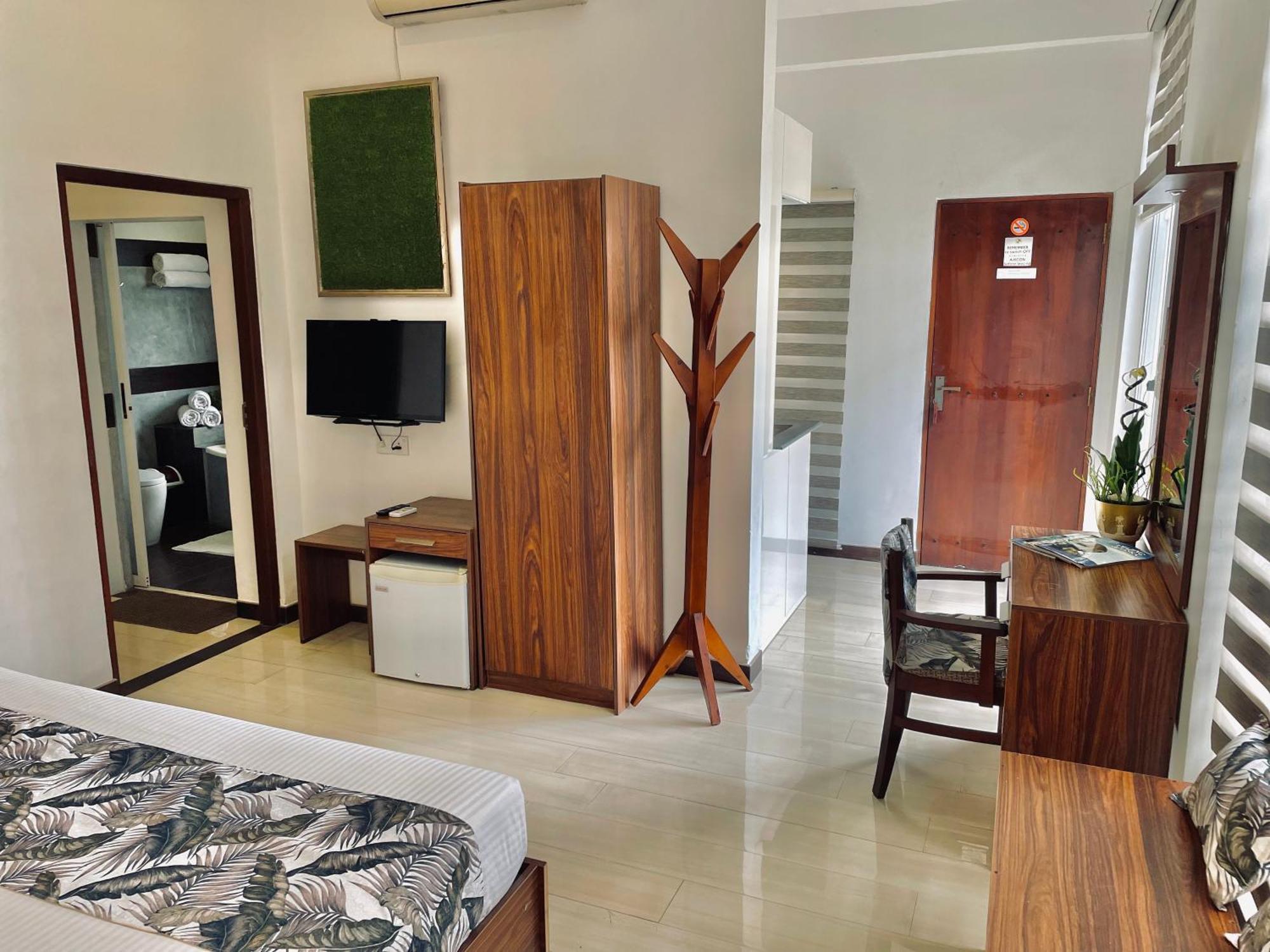 8 Plus Motels Negombo Buitenkant foto