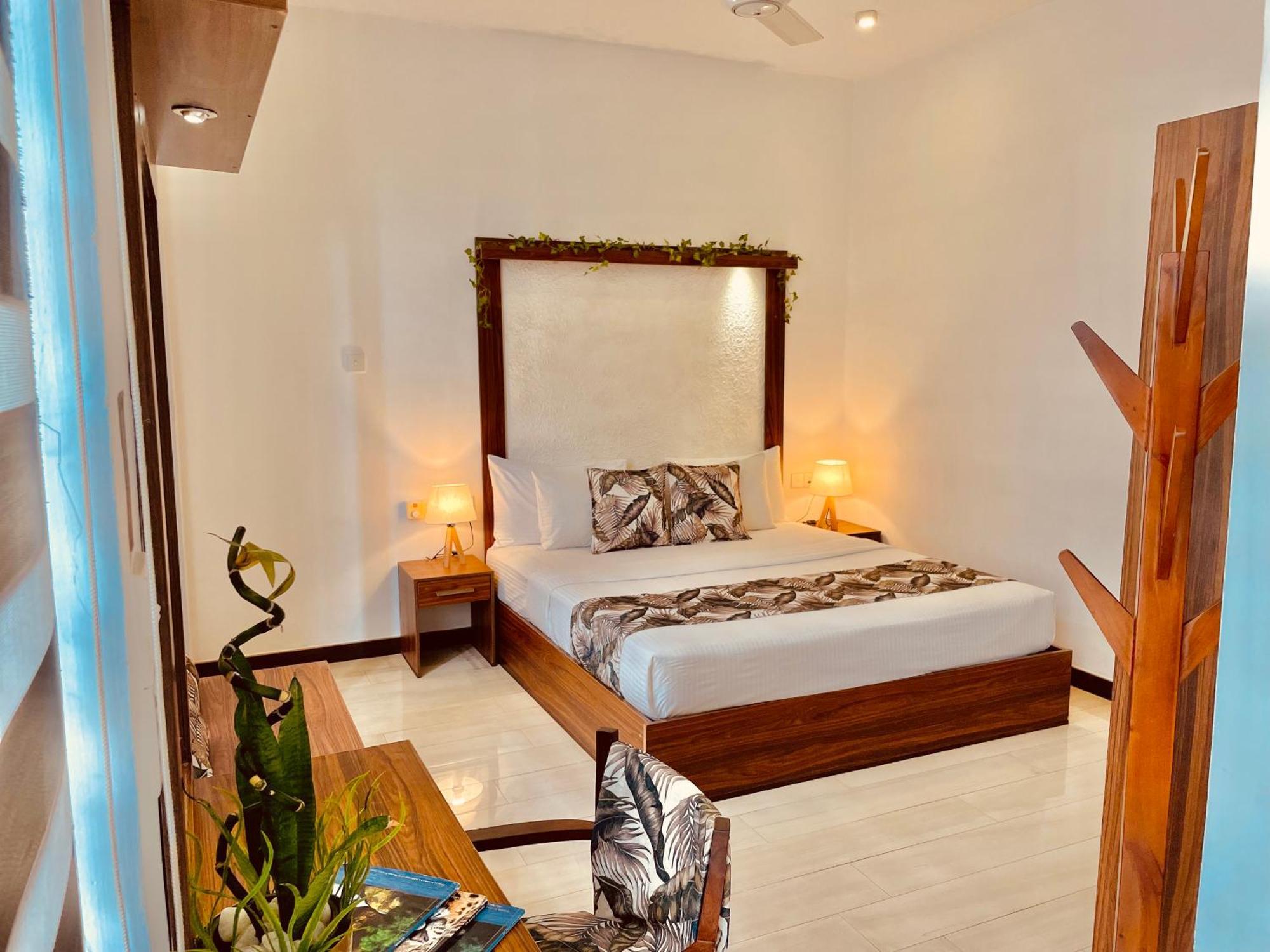 8 Plus Motels Negombo Buitenkant foto