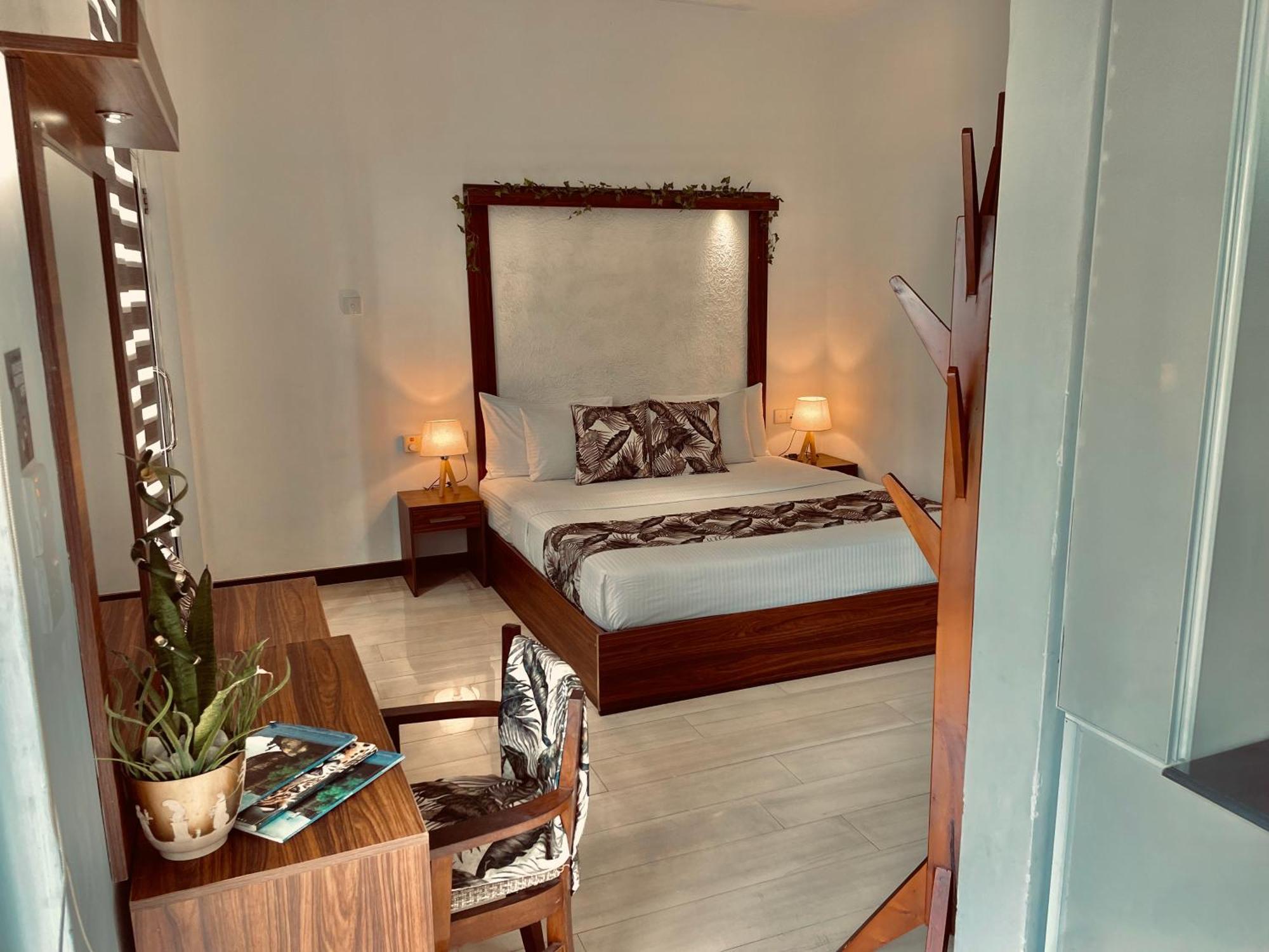 8 Plus Motels Negombo Buitenkant foto