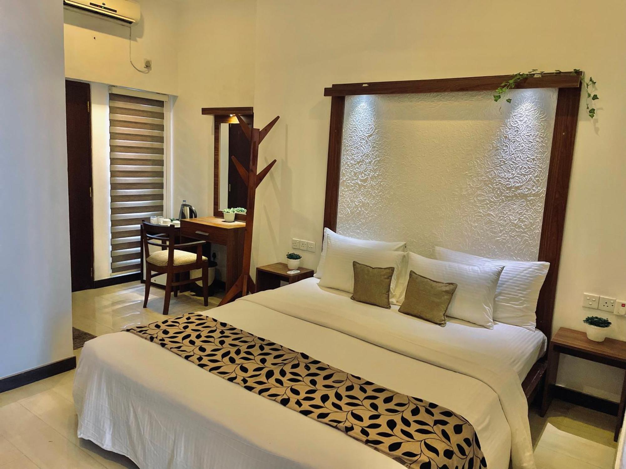 8 Plus Motels Negombo Buitenkant foto