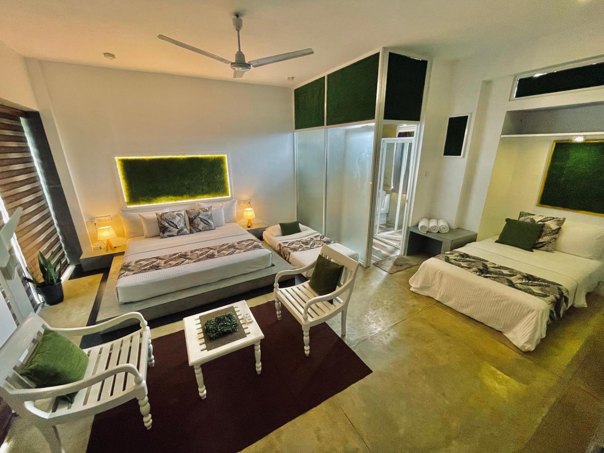 8 Plus Motels Negombo Buitenkant foto