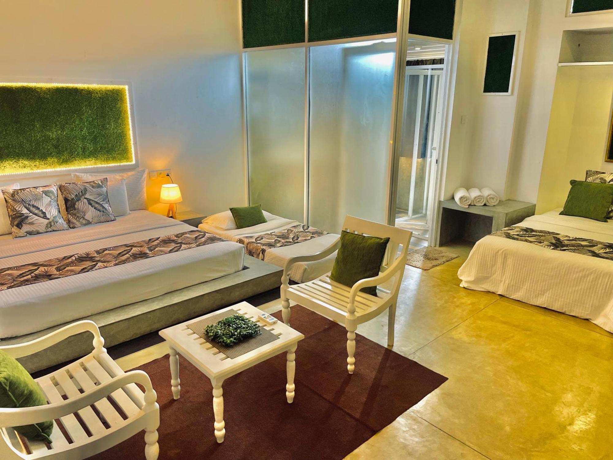 8 Plus Motels Negombo Buitenkant foto