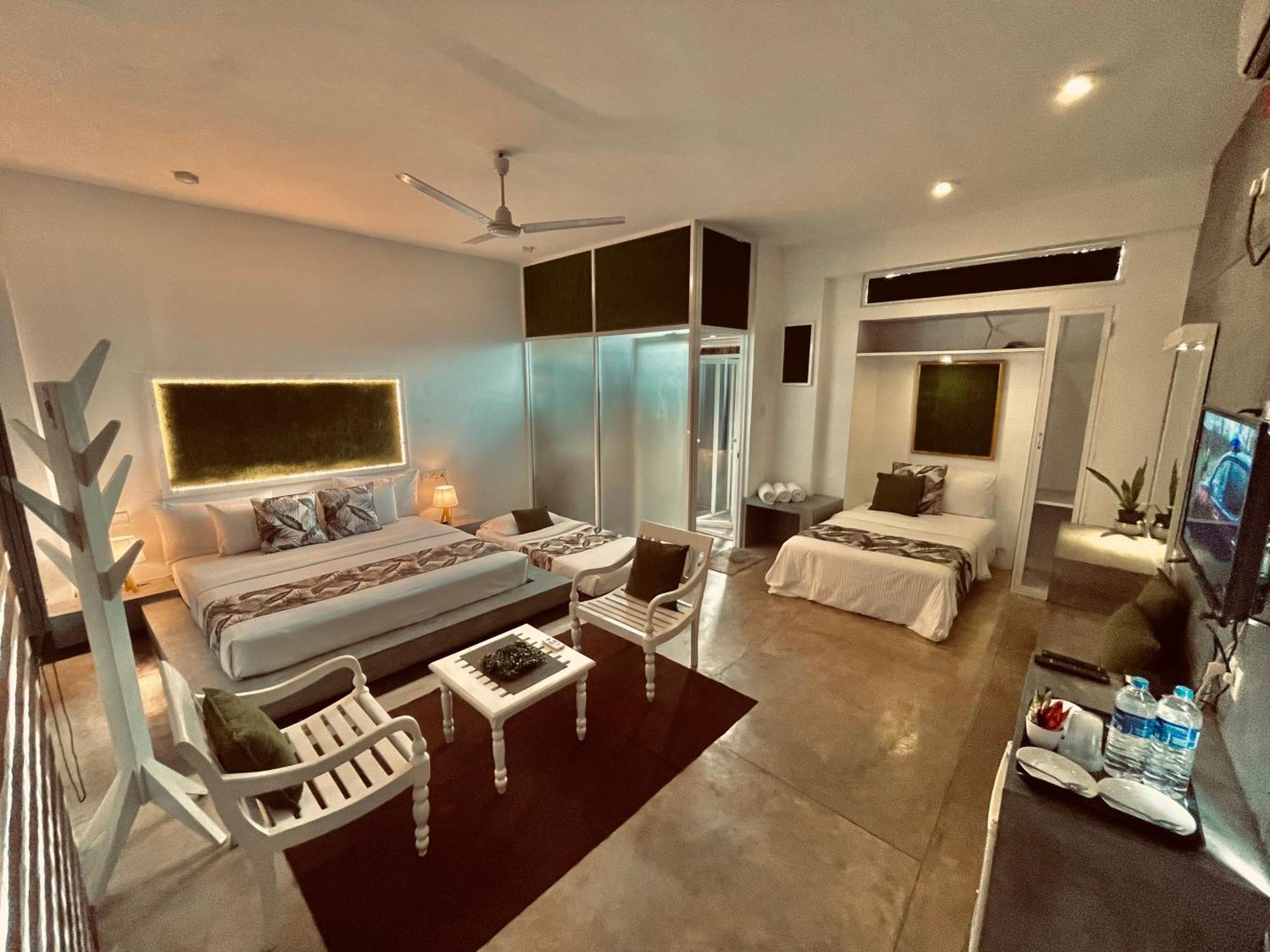 8 Plus Motels Negombo Buitenkant foto