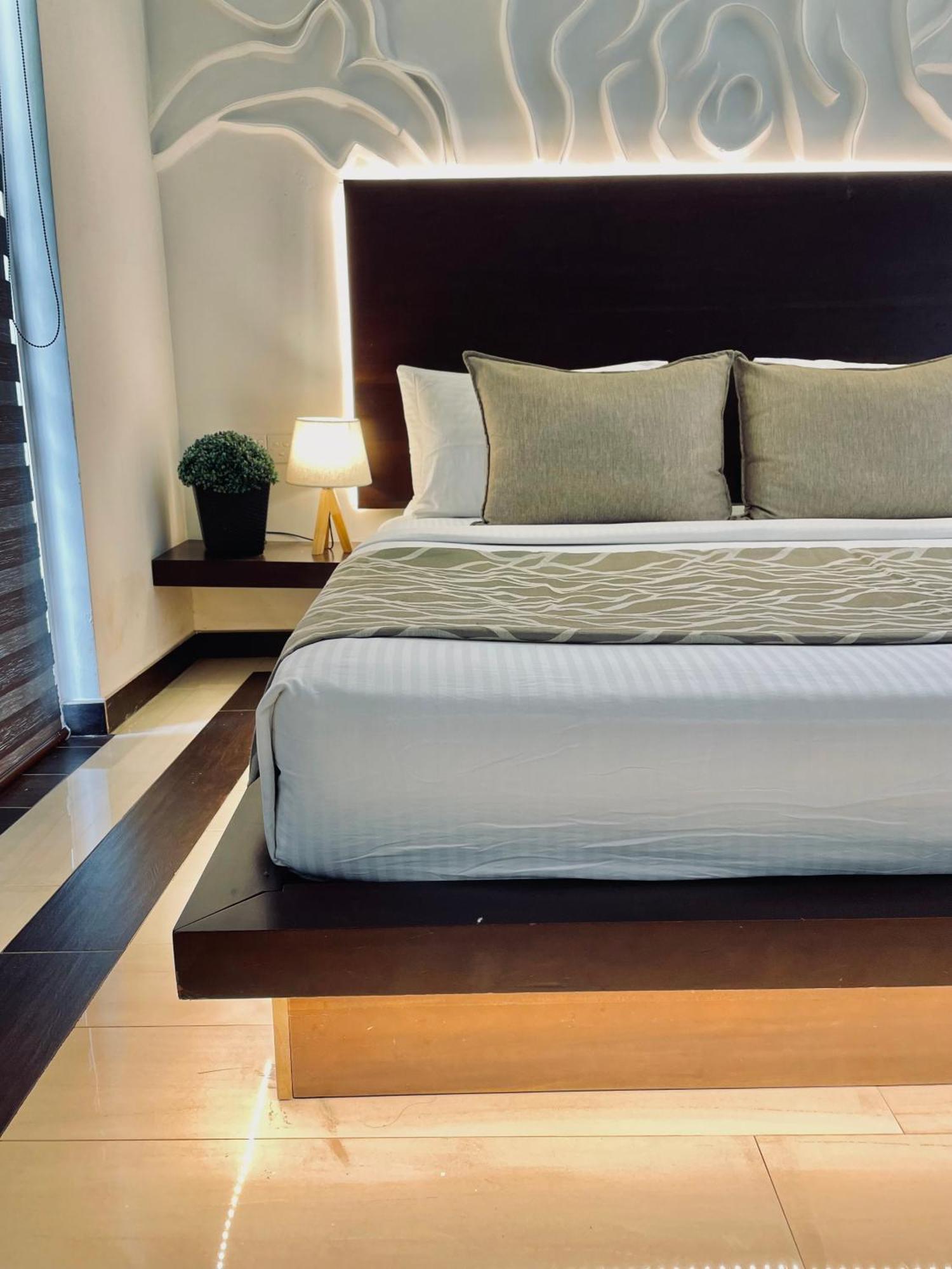 8 Plus Motels Negombo Buitenkant foto