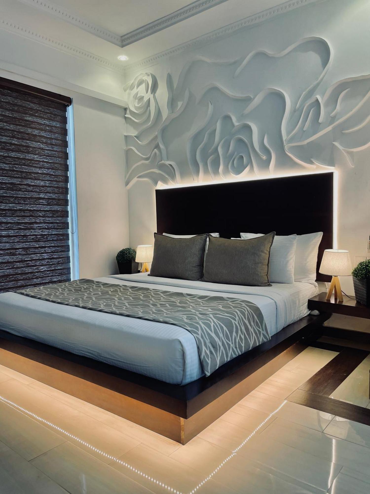 8 Plus Motels Negombo Buitenkant foto