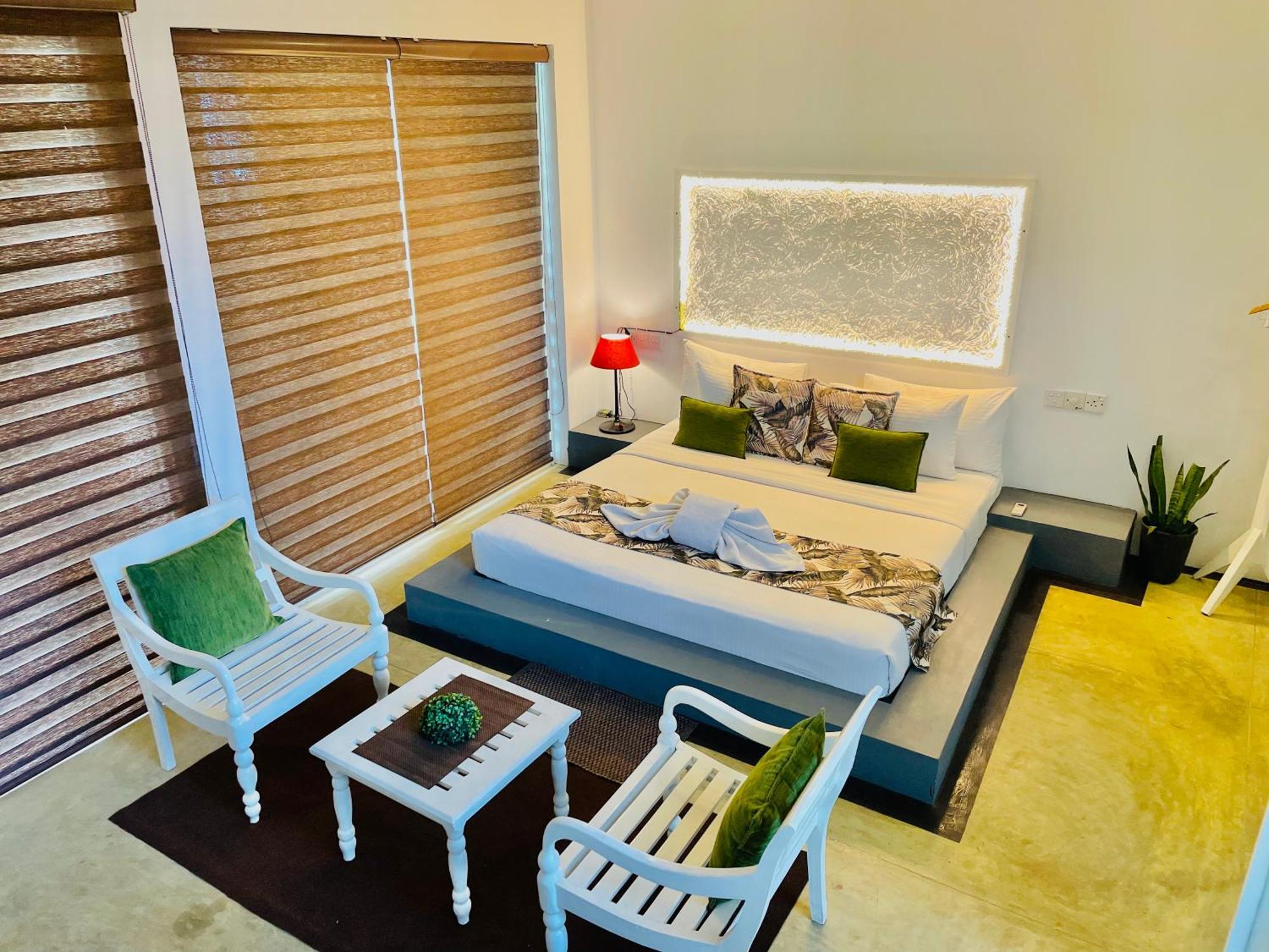 8 Plus Motels Negombo Buitenkant foto