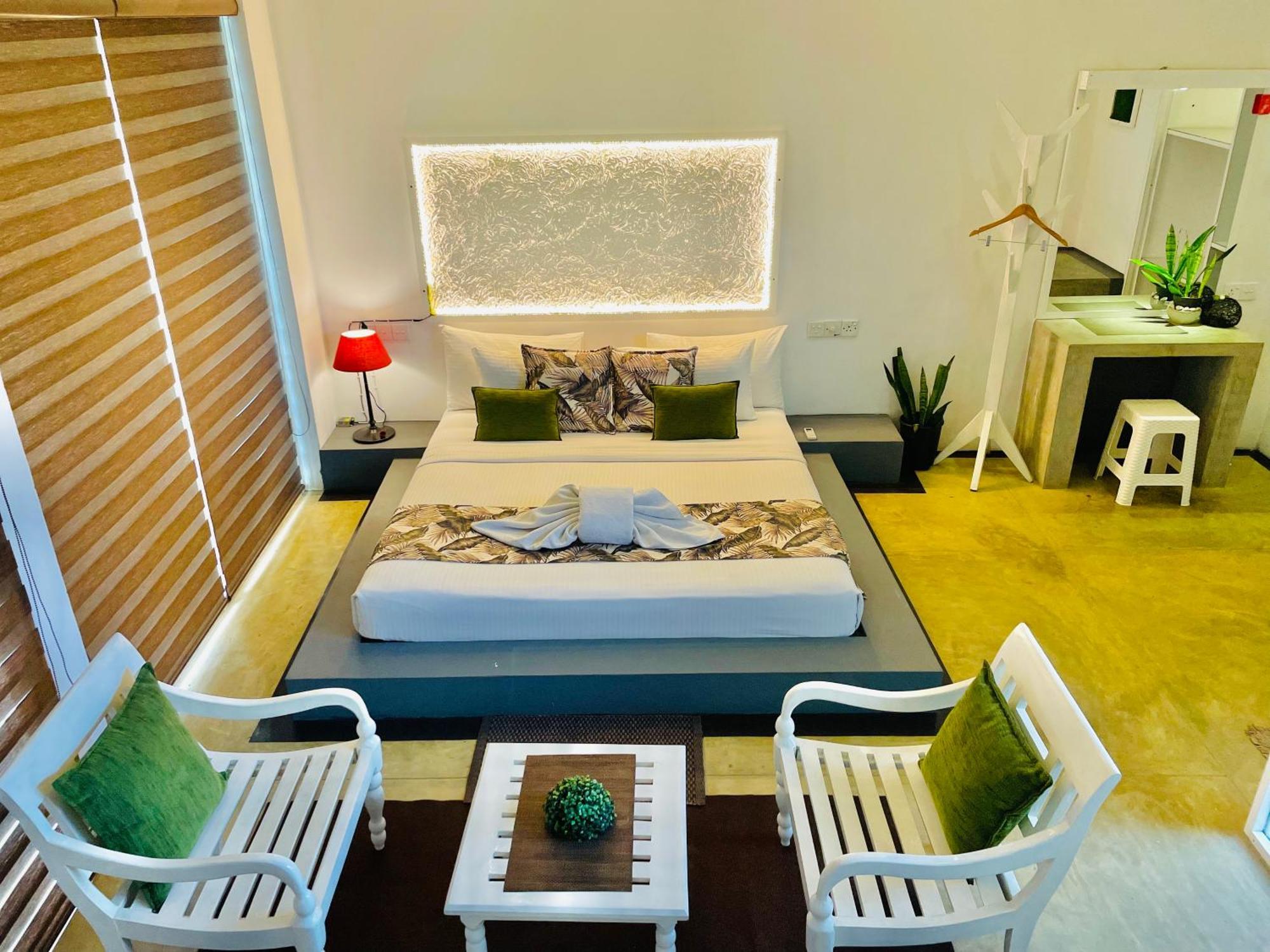 8 Plus Motels Negombo Buitenkant foto