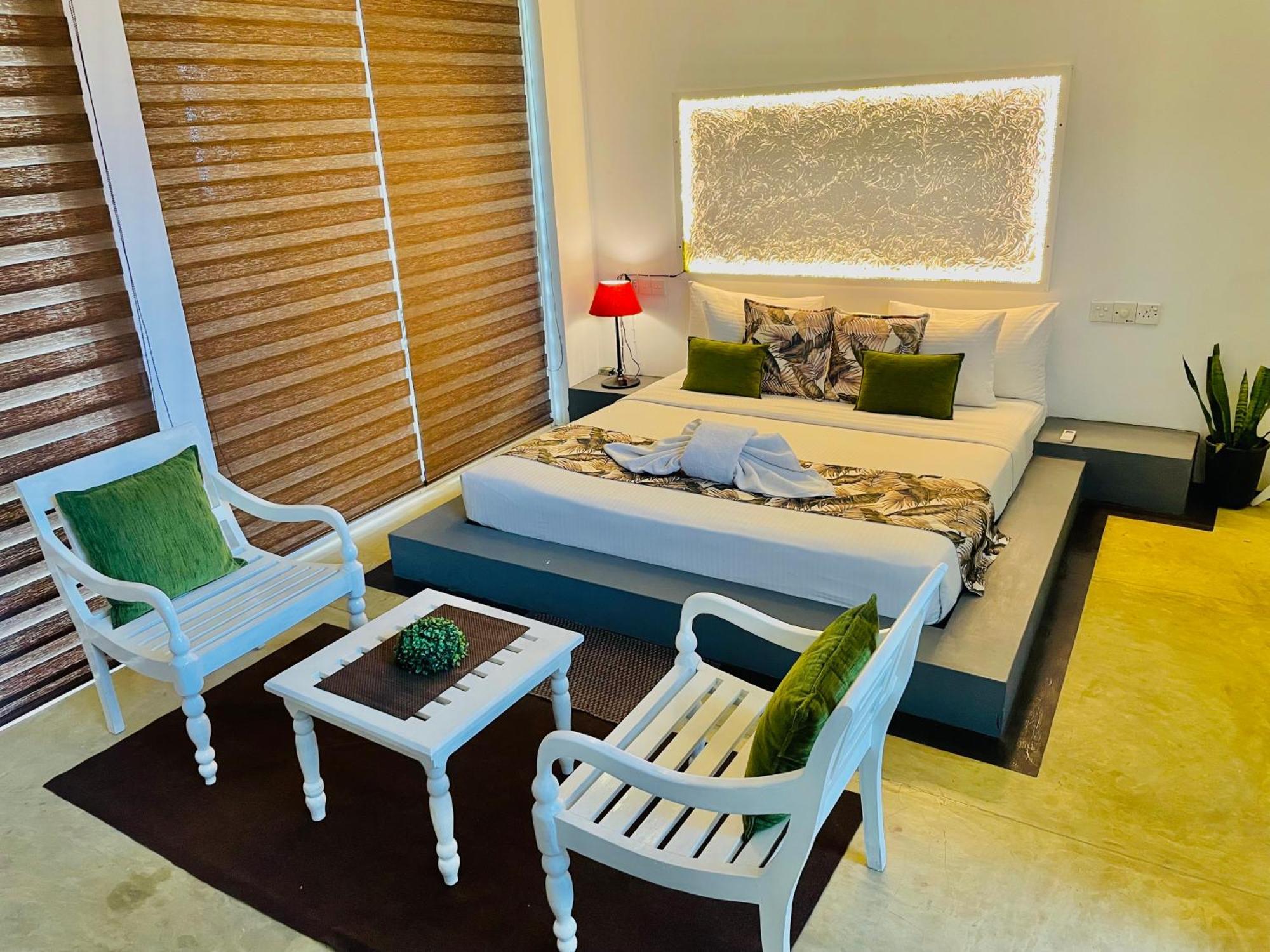 8 Plus Motels Negombo Buitenkant foto