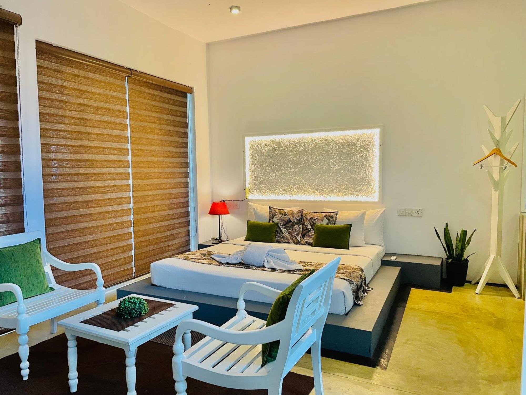 8 Plus Motels Negombo Buitenkant foto