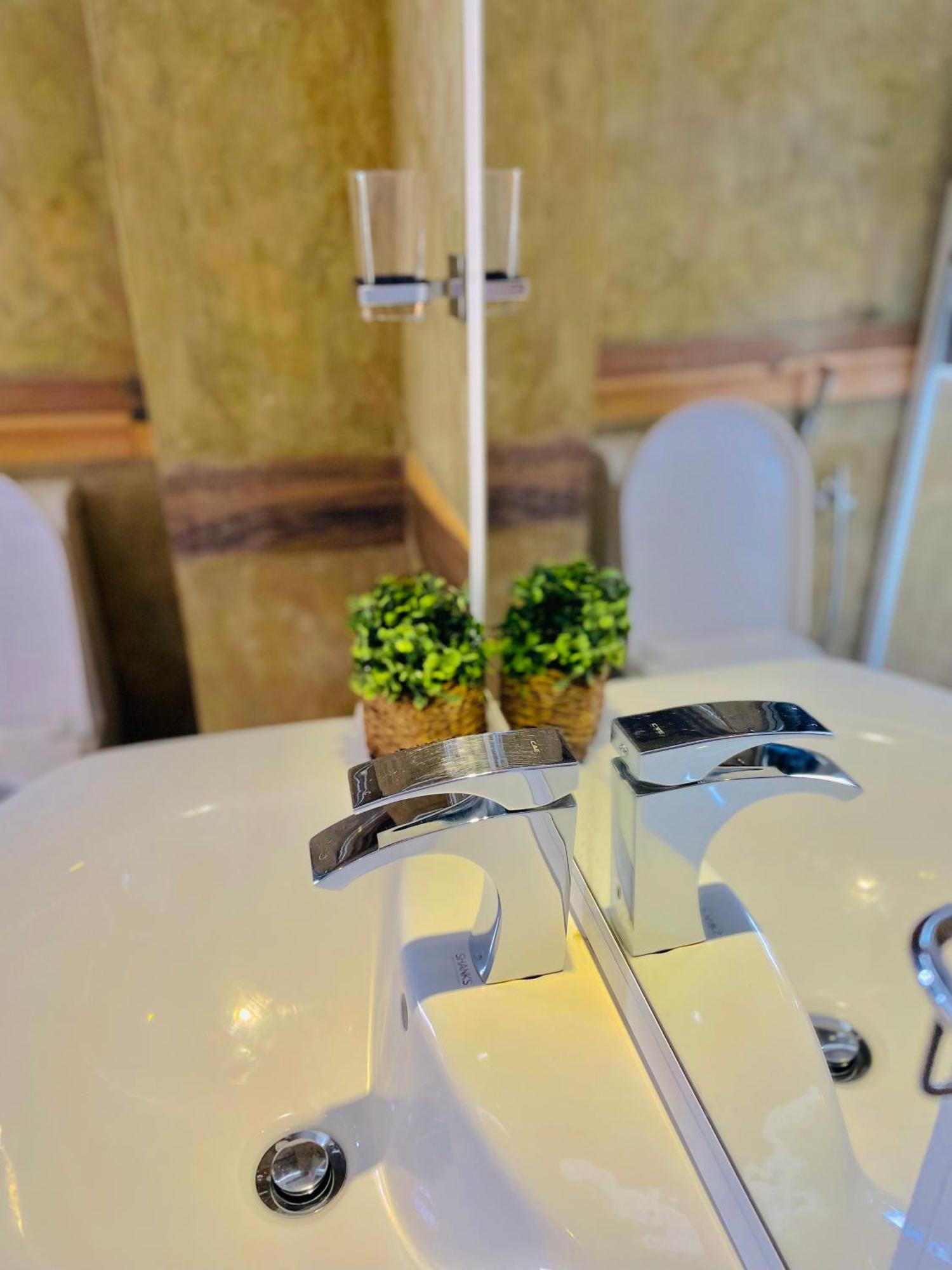 8 Plus Motels Negombo Buitenkant foto